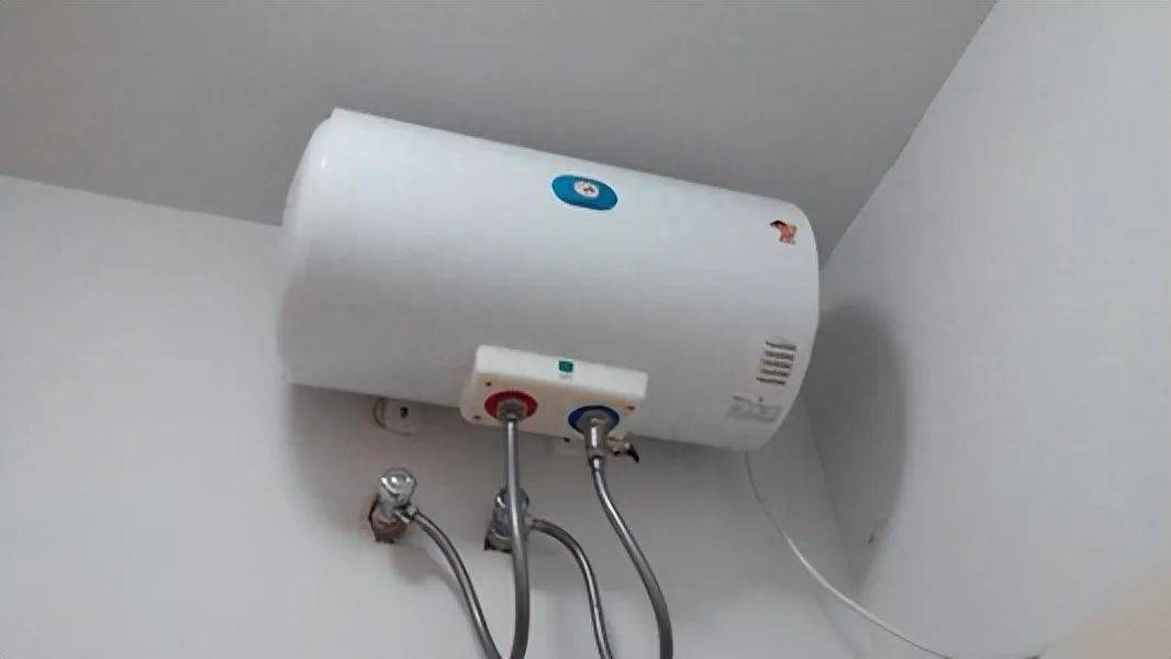 使用完热水器之后,把插头给拔下来,小小举动能省一半电费_电器_生活