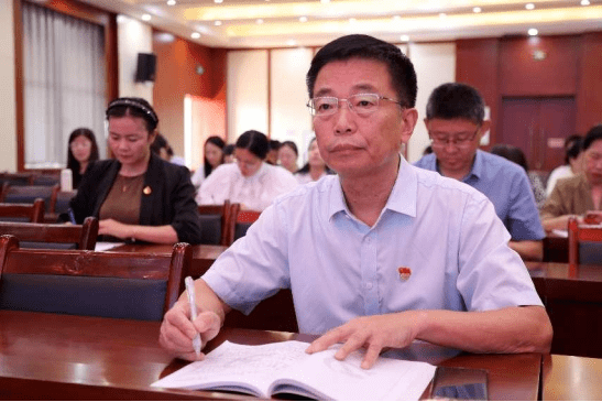 会议学习贯彻《华龙区教育系统"以思想大解放推动发展高质量"大讨论