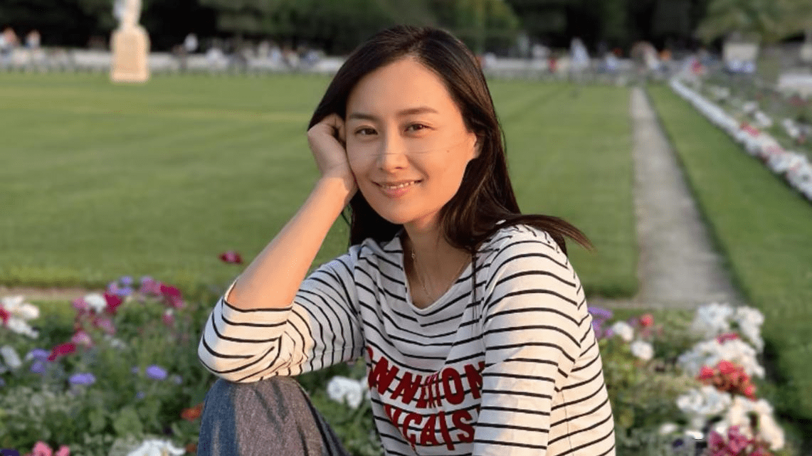 41岁陈法拉晒素颜近照,网赞像大学生_照片_大赞_休闲