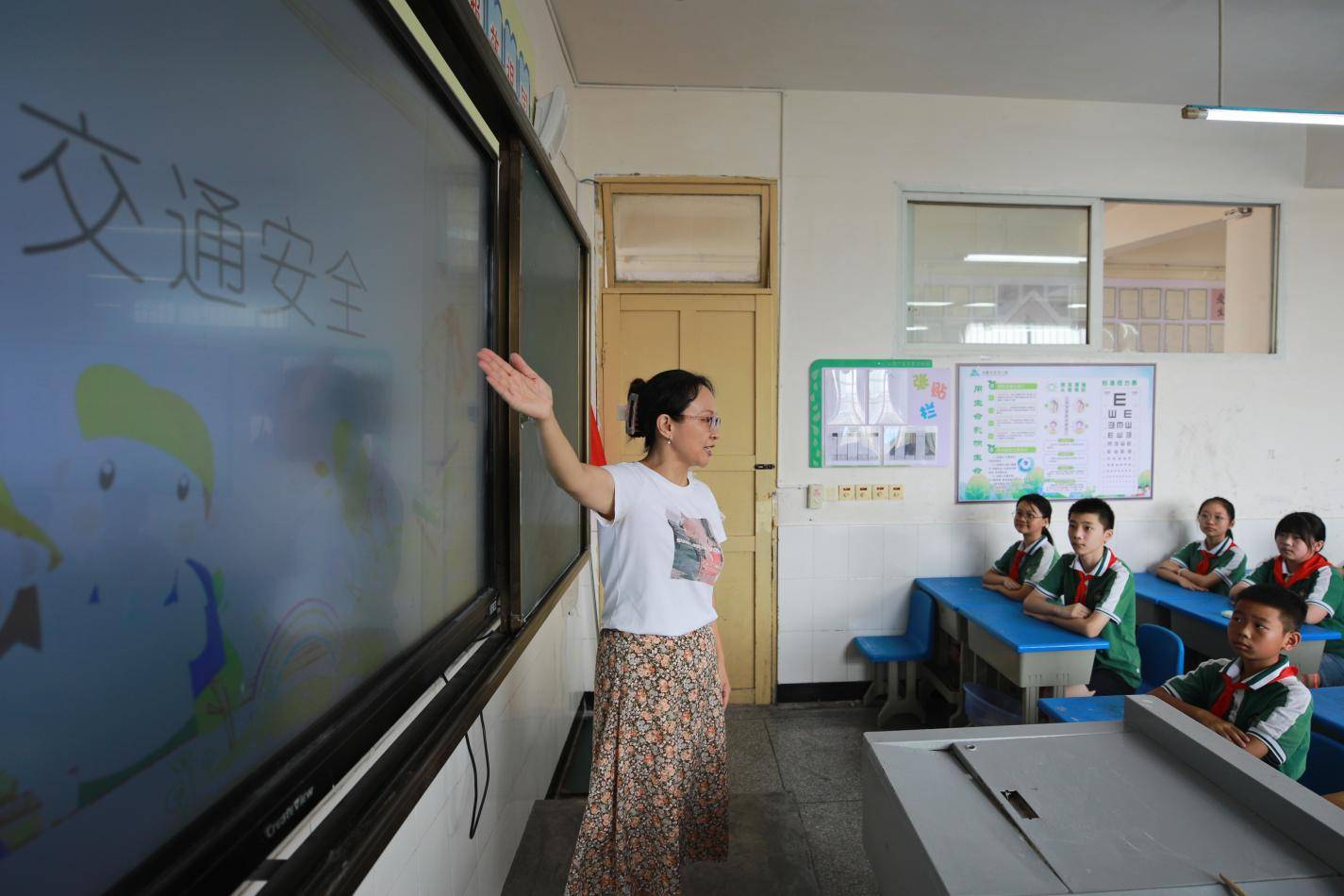华蓥市双河小学上好开学第一课_进行_教育_活动