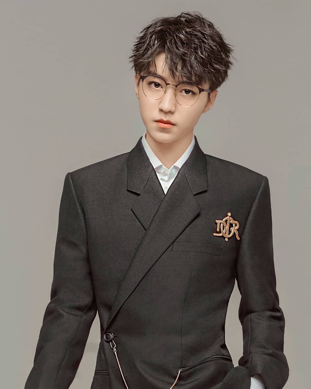 王俊凯,王源与易烊千玺于2013年出道,当时平均年龄只有12岁,人气爆红