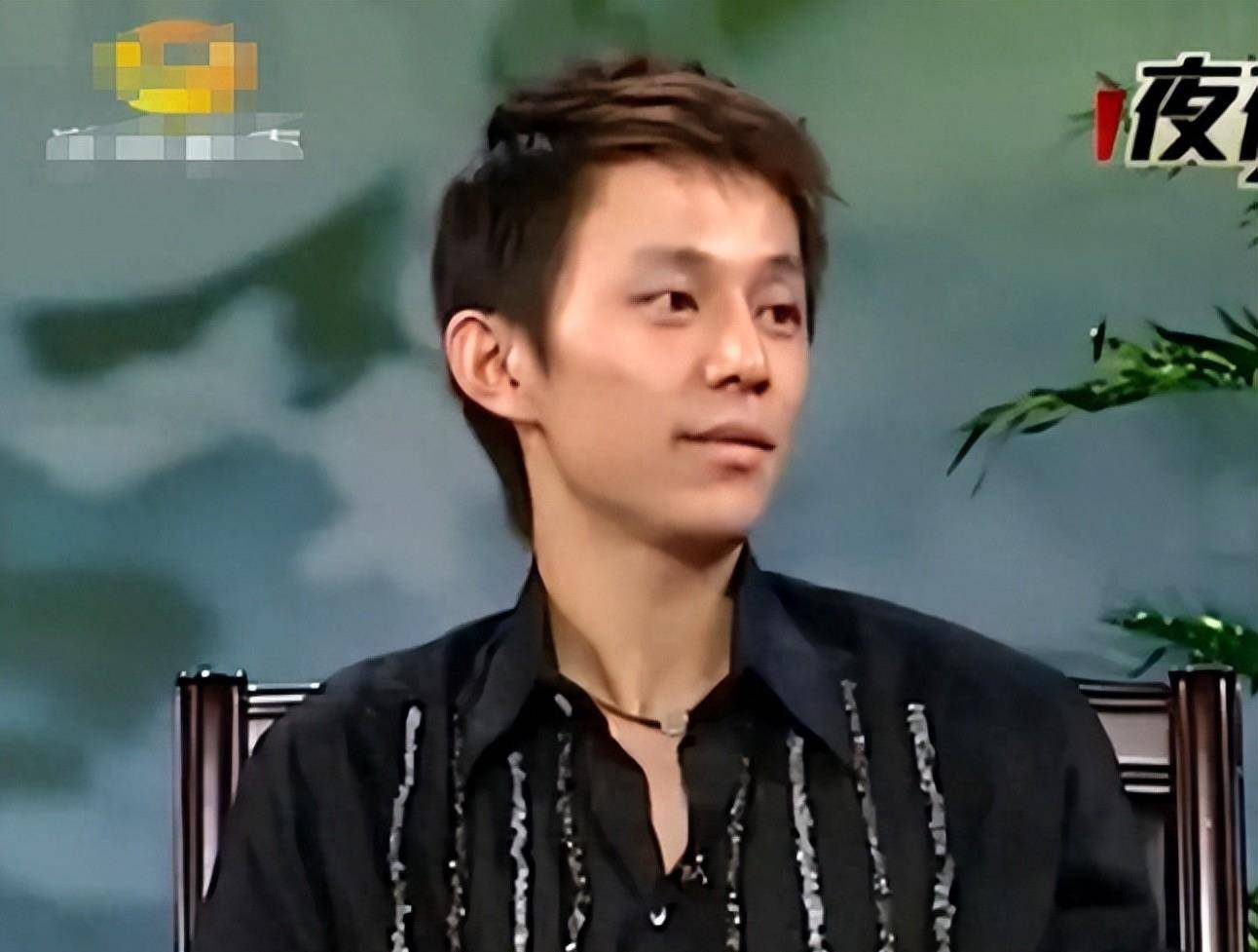 与黄磊分手,揪出绯闻女友,49岁何炅的绯闻情史,个个"彪悍"