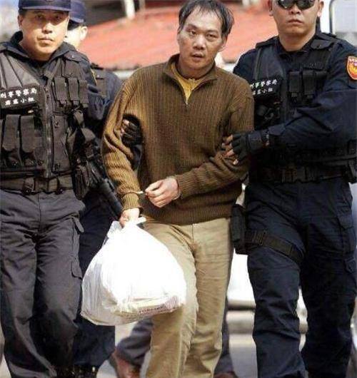 世纪贼王季炳雄被178个国家通缉,悬赏200万,潜逃17年,现怎样?