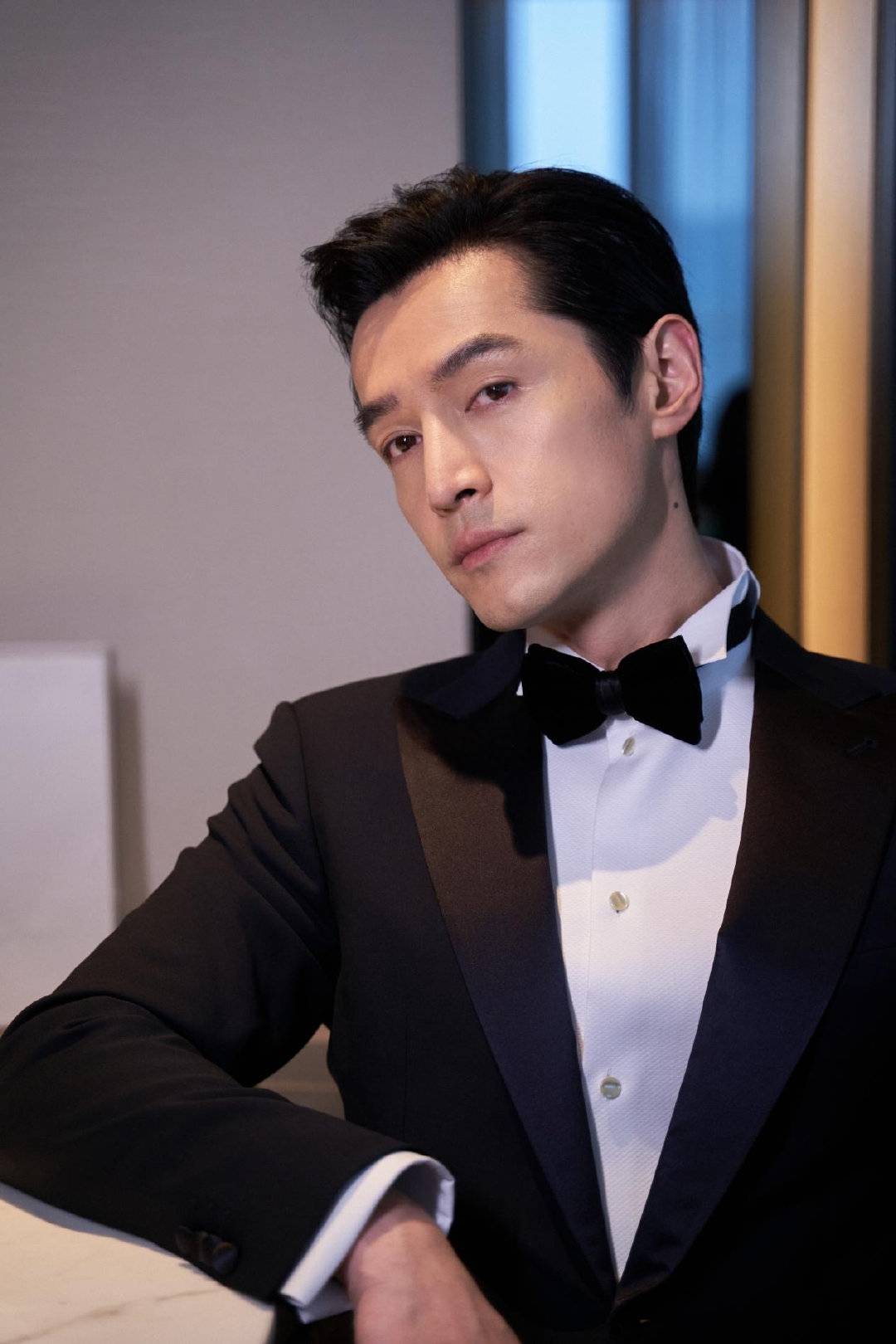 众说纷纭很是热闹;比胡歌微博评论区内容复杂多了