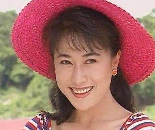 林以真开了这个社交媒体账户很多年了,以前有时会拍漂亮的照片,但不知