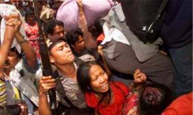 从1965年到1998年:印尼两次屠杀华人背后的政治内幕_荷兰_苏加诺_居民