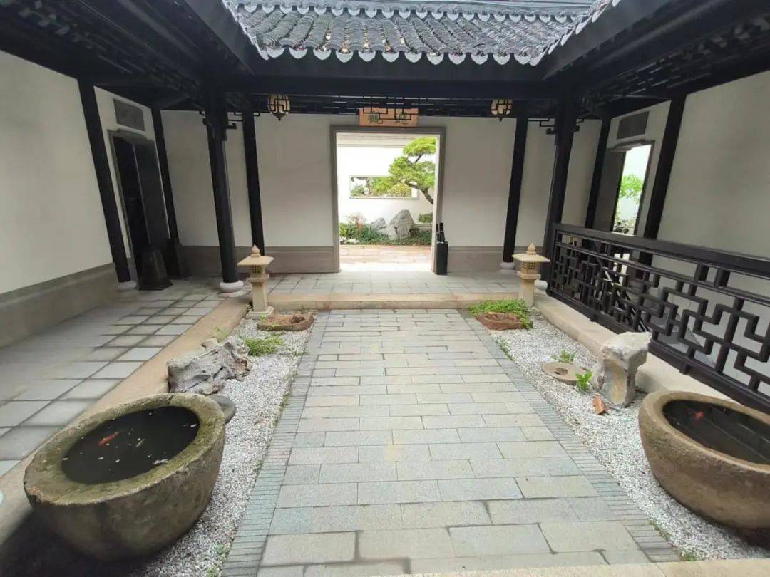 合院德商江南玺:4009983631合院采用四合院的形式,围绕中央景观分为