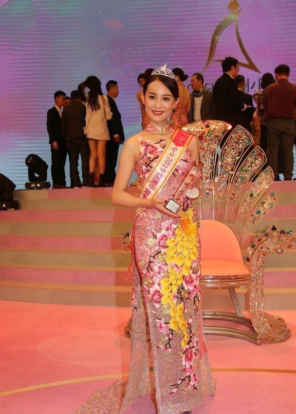 2019"亚姐选举"三甲诞生,22岁广东佳丽获冠军,香港硕士获亚军_季军
