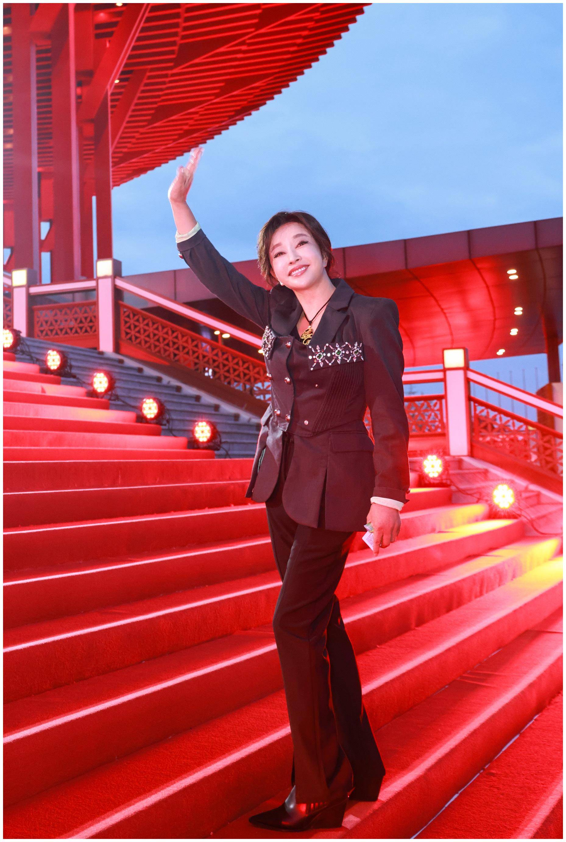 北京国际电影节分享的现场照中,几乎都是没有经过太多修图的快照,不得