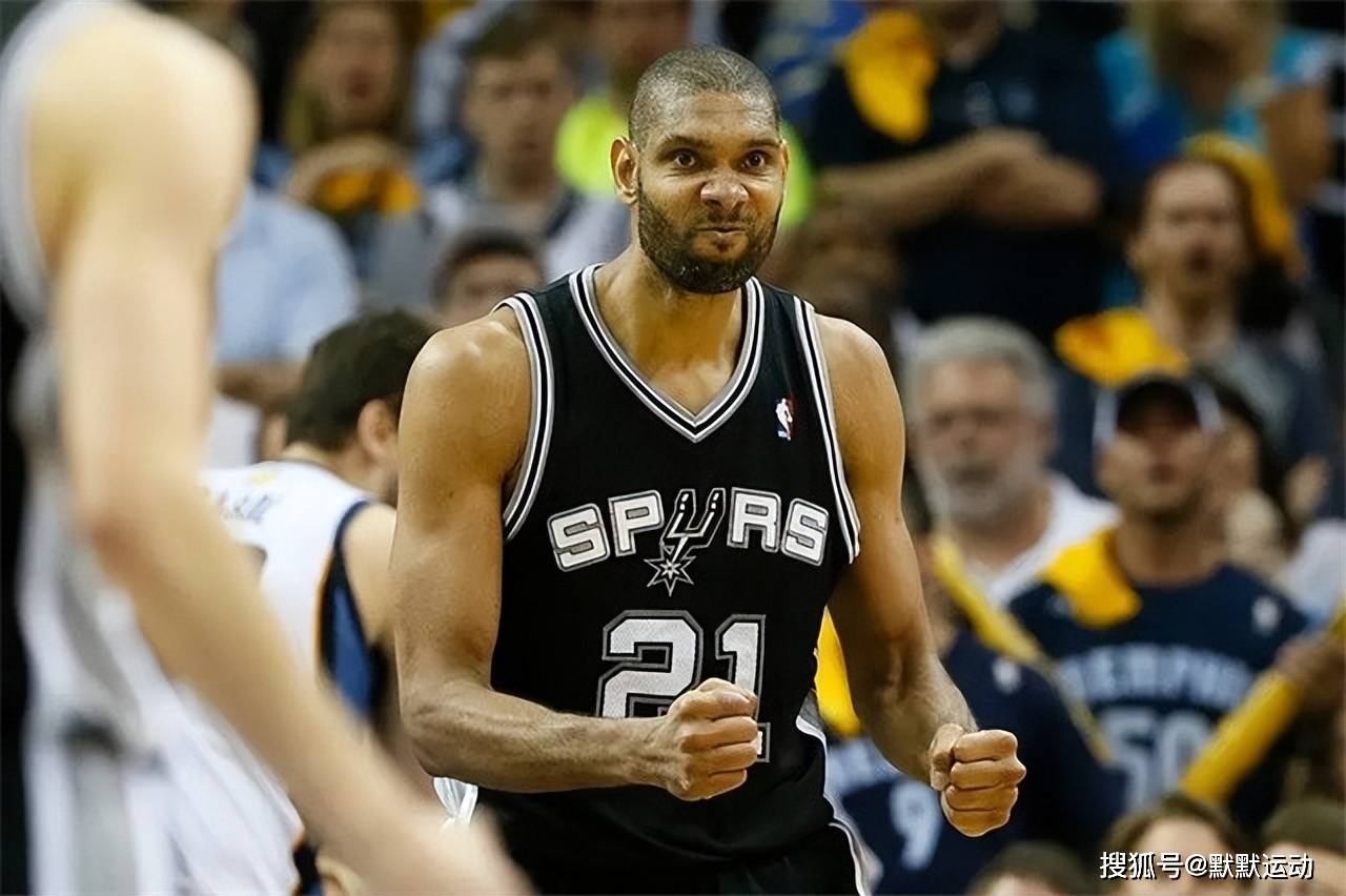 穷小子邓肯能交上像艾米这样的女朋友是令人羡慕的,也给他的职业生涯