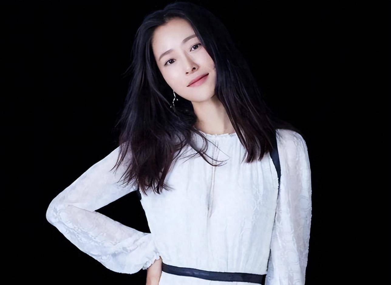 江一燕和刘诗诗2010年,《步步惊心》开始筹备拍摄.