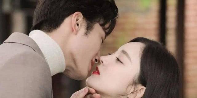 《十年三月三十日》的男主是由窦骁饰演,很多人都觉得窦骁和古力娜扎