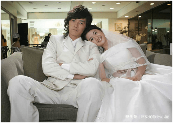 而郑元畅的父亲居然也是如此,郑元畅说他的父亲就是通过电视剧来了解