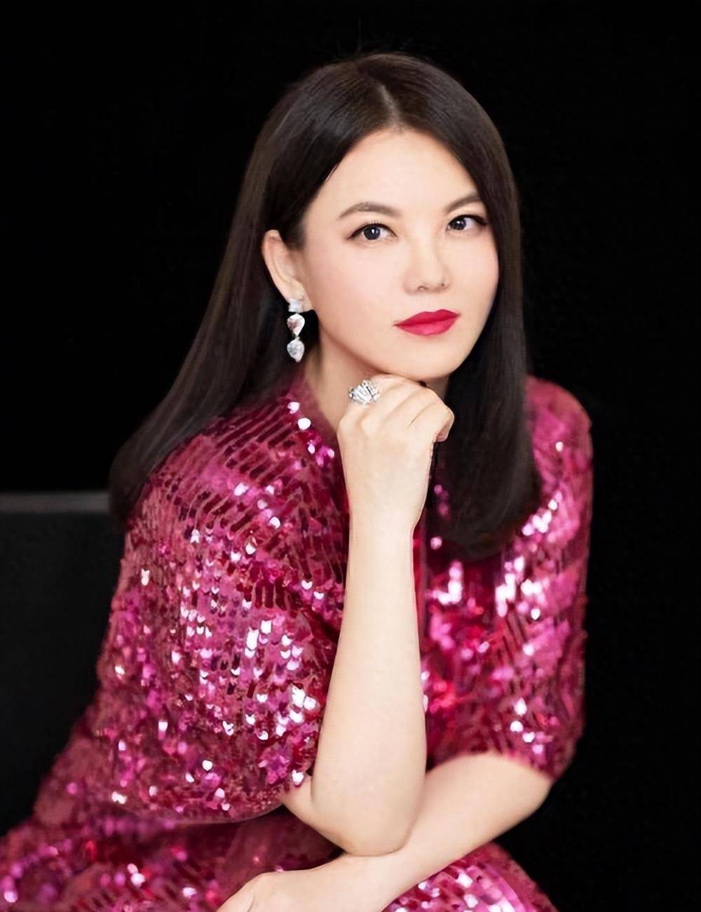 "湖南一姐"李湘身家5000亿宣布退役,今后她要教育女儿,支持父母_工作