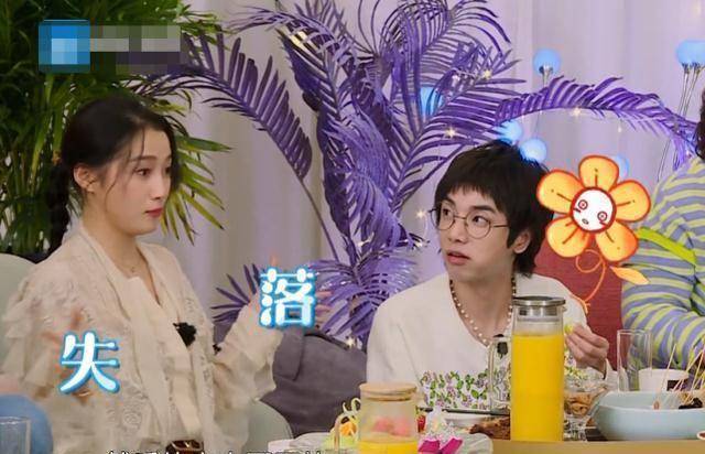 关晓彤给华晨宇发信息,他却只回沈涛,怕妹妹想多沈腾一句话救场_王牌