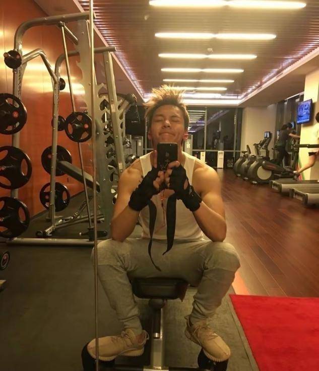 因"健身无效"而遭到反弹的明星因胃病去医院就诊,越练越油,越练越干