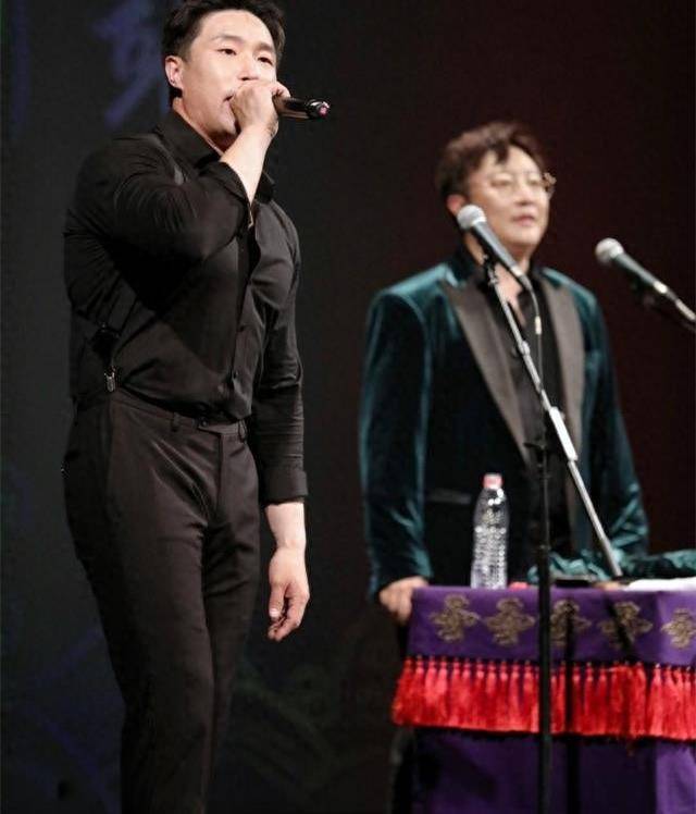 曹鹤阳二胎照被晒,网友纷纷送上祝福,四嫂辛苦了_舞台_时候_栾云平