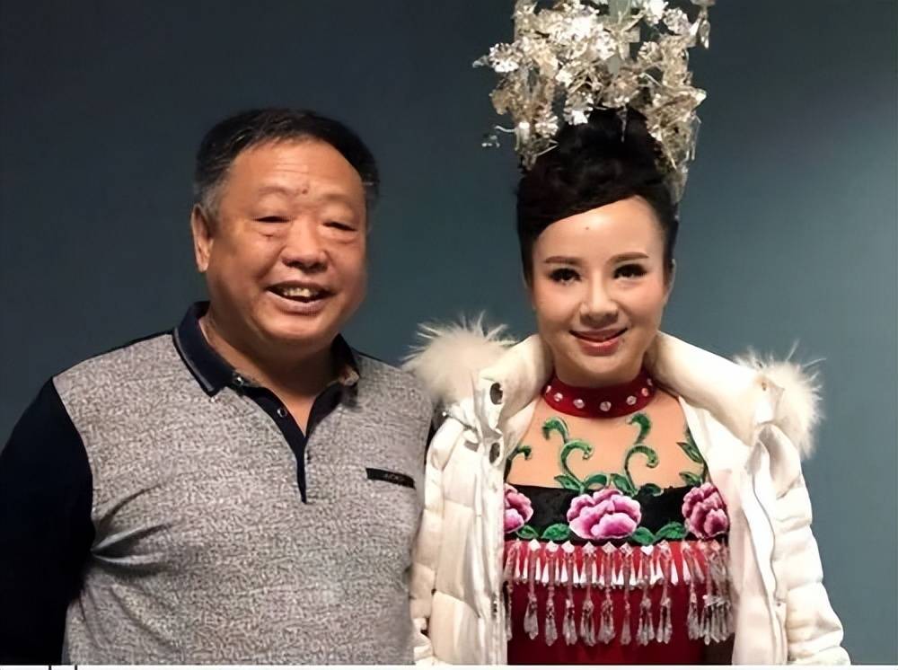 "盲人歌手"刘赛:24岁获星光大道总冠军,如今与丈夫相濡以沫_生活_田丽