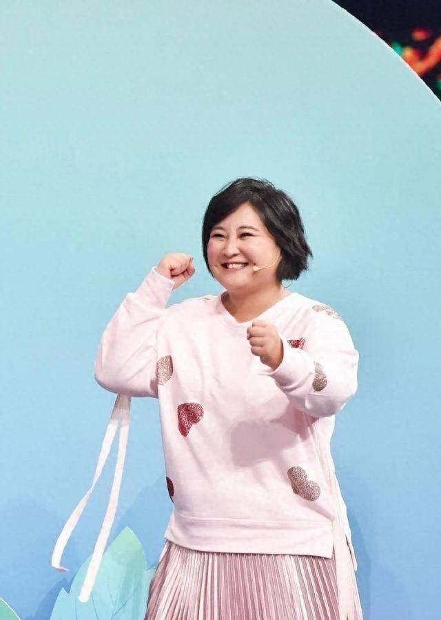 暴瘦50斤颜值惊人,41岁的贾玲让人刮目相看_母亲_表演_冯巩
