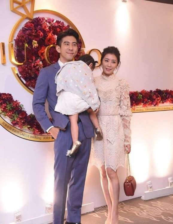 一年后,贾静雯完成了与修杰楷的婚姻,这对恋爱只有9岁,婚后,贾静雯