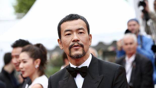 《南方车站的聚会》入围戛纳主竞赛单元,影片由胡歌,廖凡,桂纶镁,万茜