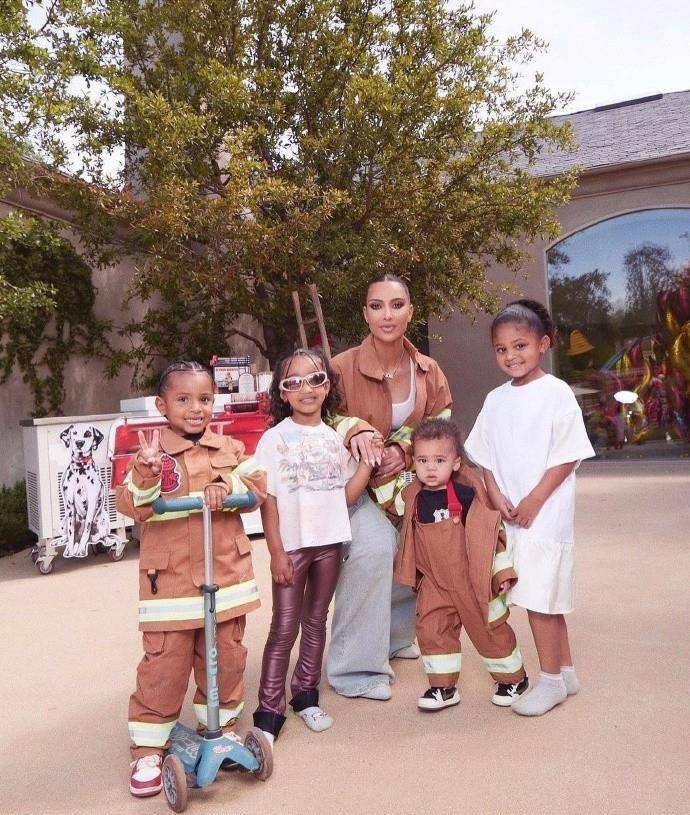 金卡戴珊带娃也崩溃?