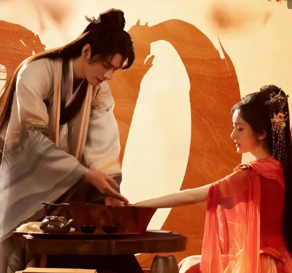 杨幂龚俊剧组夫妻?宋祖儿偷s?田曦薇拉踩前辈?