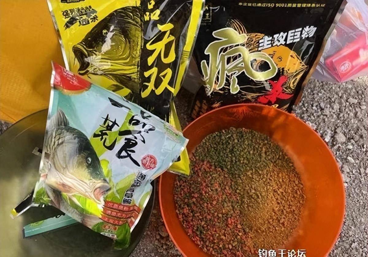 陪娃钓鱼我成抄鱼童_娃娃_爸爸_情况