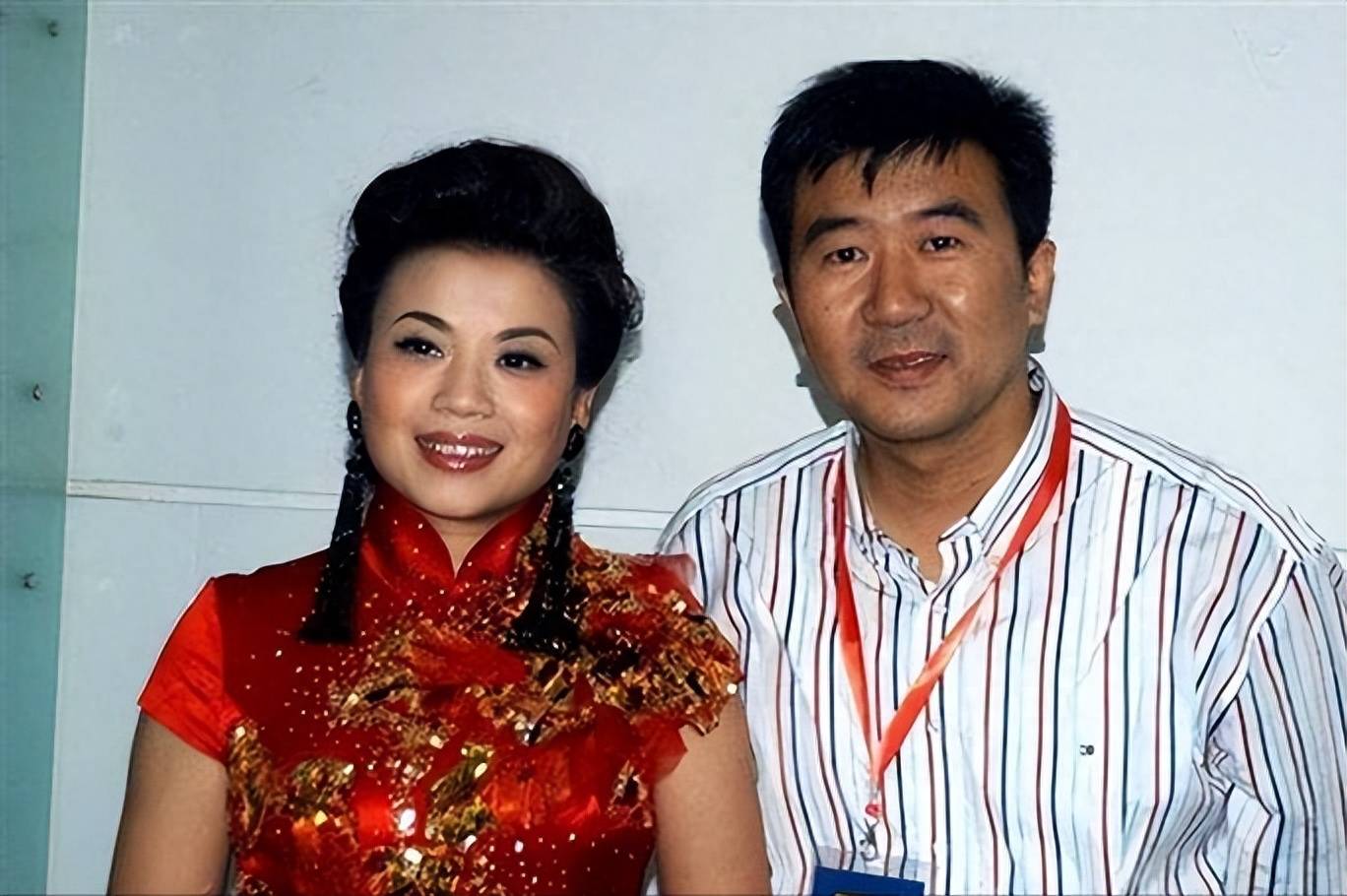 民歌皇后张也:54岁单身未育,和吕继宏相伴22年令人羡慕_张行_父亲