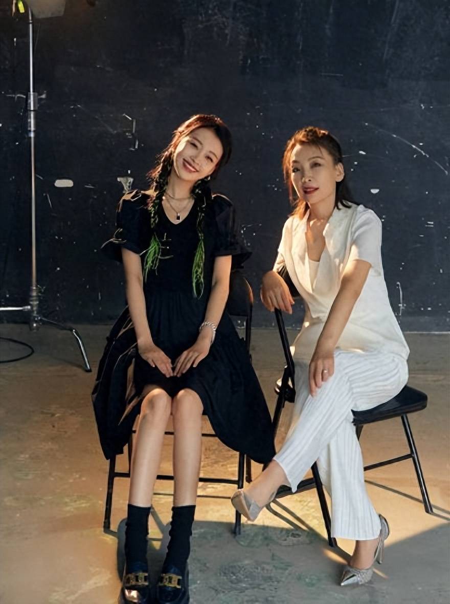 孙怡开豪车出街,前夫董子健却是挤地铁出行,离婚后活得天差地别_妈妈