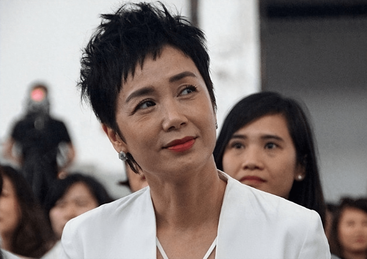 睡遍导演圈,谄媚逢迎手段过人,"导演收割机"张静初现形记_顾长卫_俩人