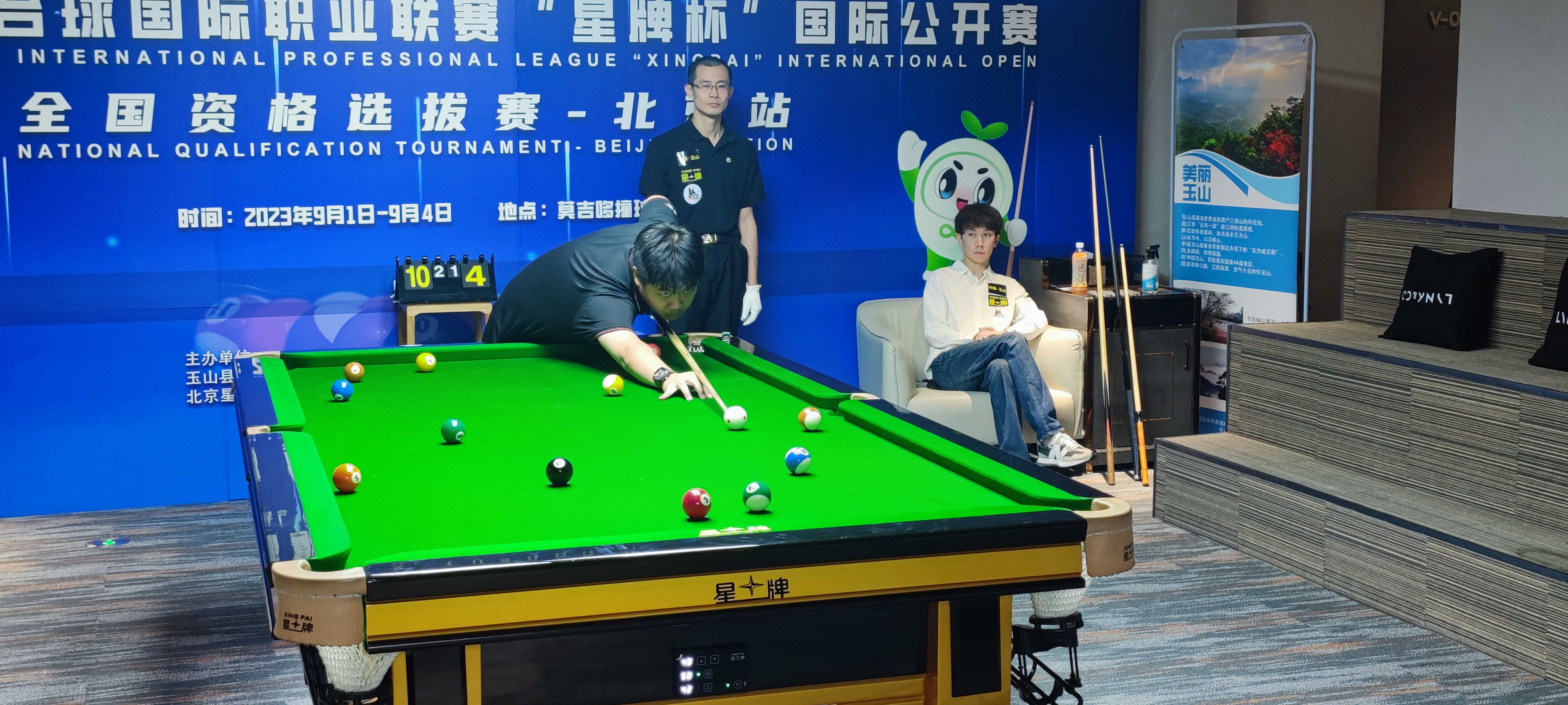 崔明君昨天(9月3日)年满19岁,回家参加中式台球国际职业联赛全国资格