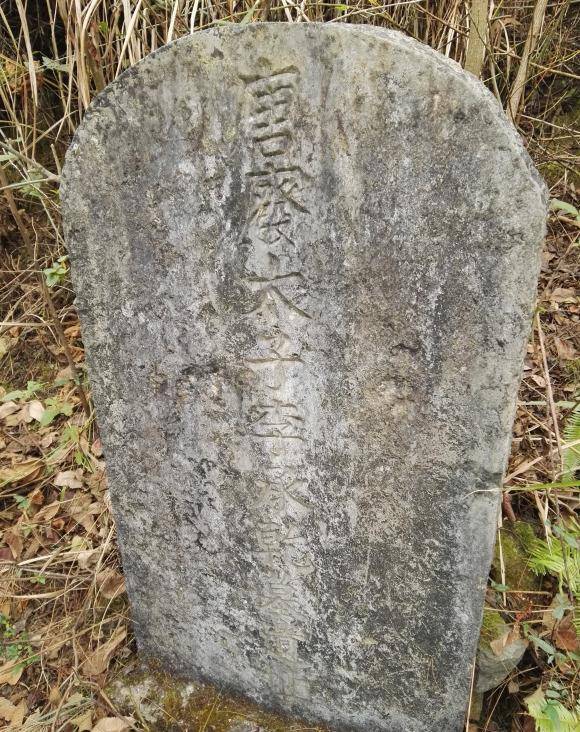 当地的考古专家利用高科技手段很容易地就进入了李承乾的衣冠冢,然而