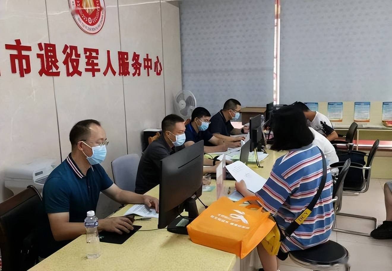 残疾退伍军人被赶下车后续,乘务员被辞退,立案调查更多内幕曝光