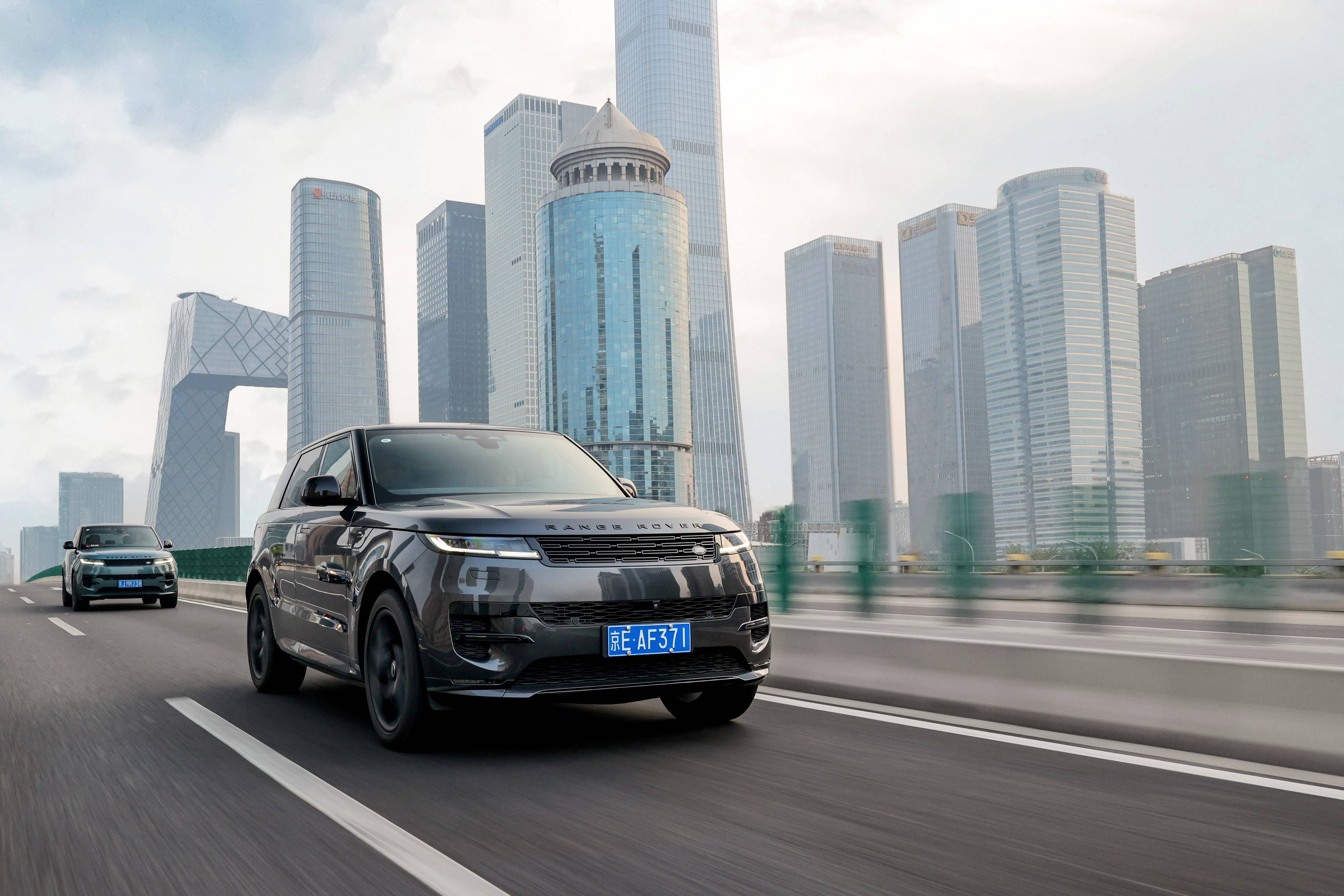 在京城cbd"飞檐走壁"是什么体验?路虎揽胜运动版完成惊艳挑战