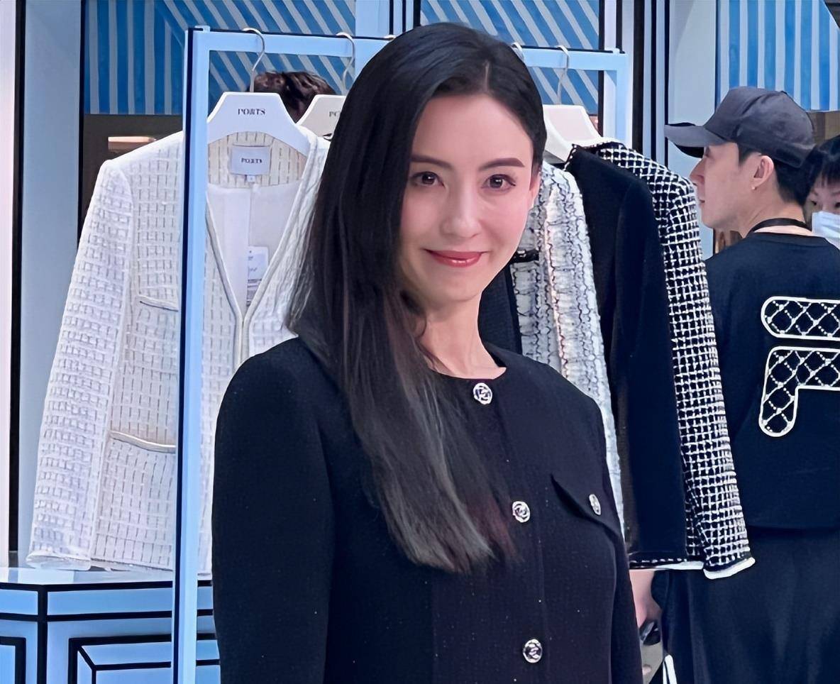 张柏芝患病停工后首露面!