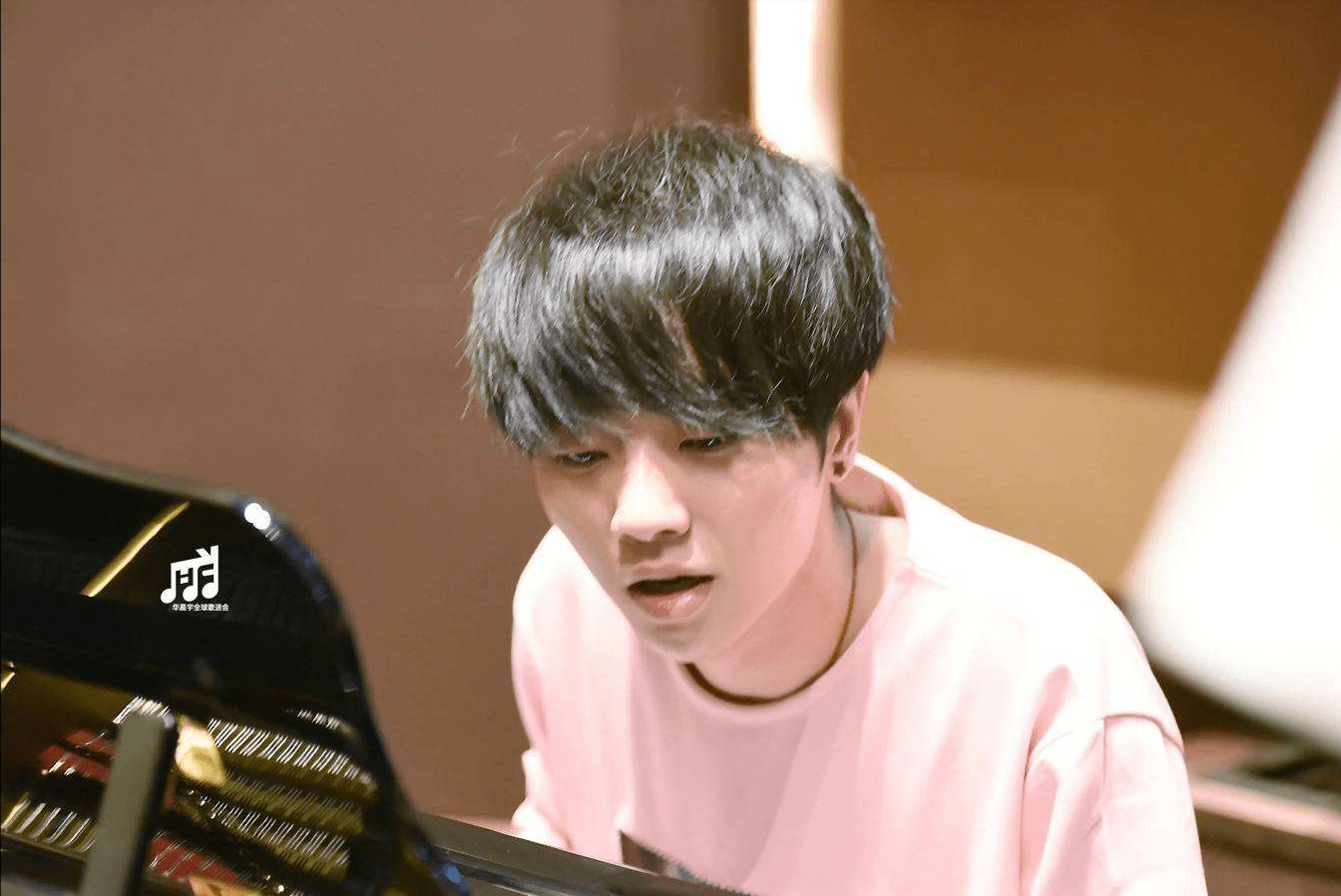 华语乐坛的顶流:蔡徐坤,华晨宇实力真的配得上盛名吗?