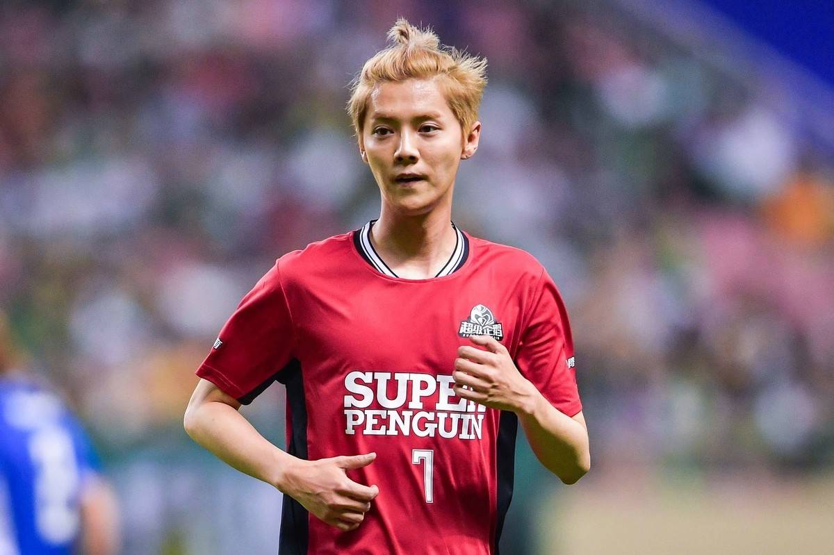 鹿晗想吃东西却在厕所自拍,有谁注意到邓紫棋的评论?