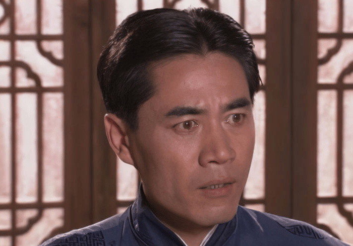 陈宝国一家三口温馨外出!