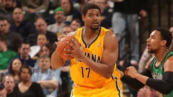 拜纳姆:湖人短暂辉煌的中锋之星,曾经的"小鲨鱼"._比赛_赛季_膝盖