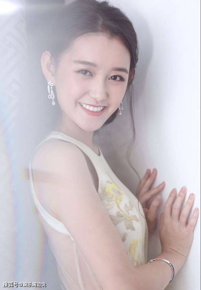 蒋依依坚韧面对税务风波,笑容满面回归剧组,粉丝鼓舞不已!