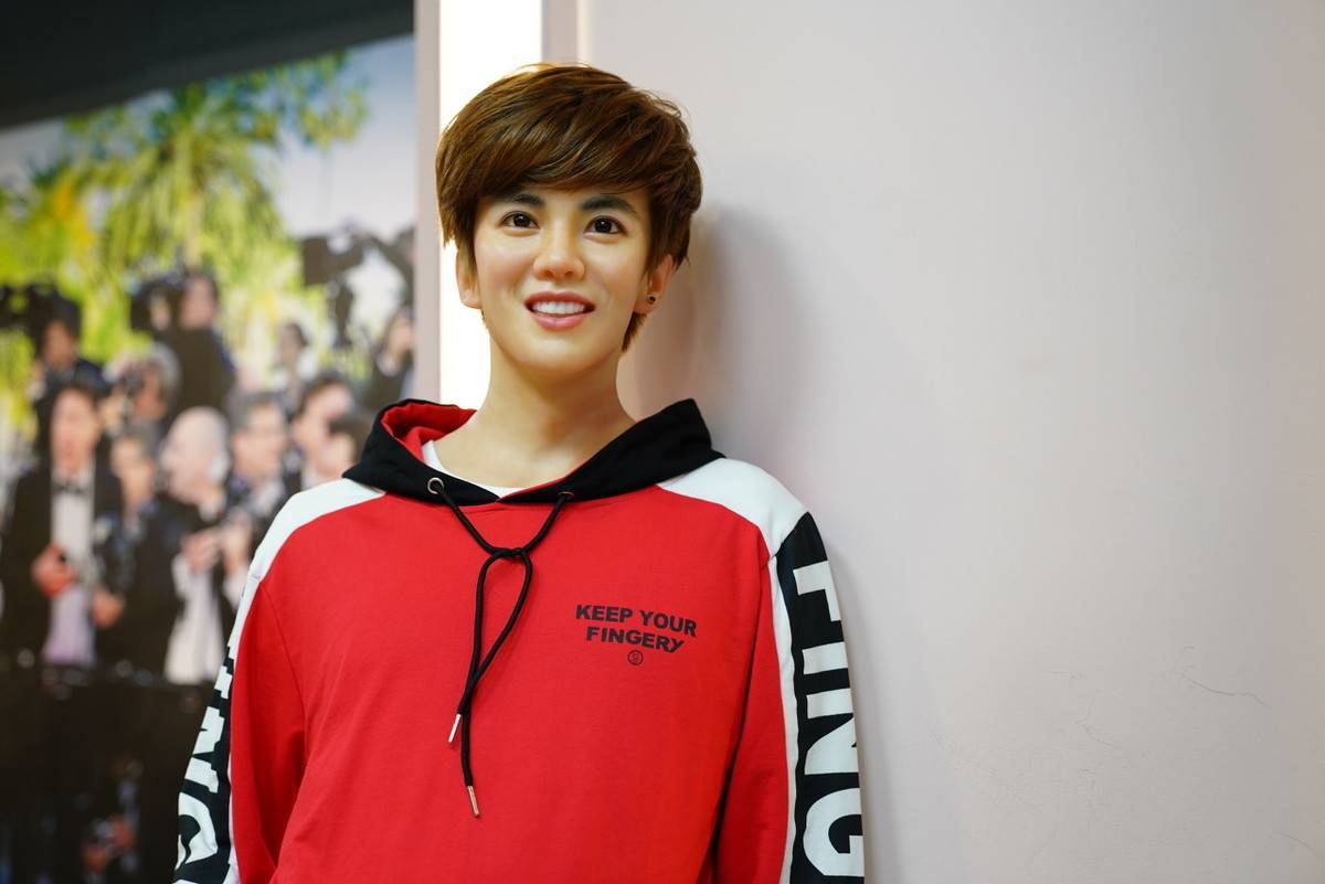 鹿晗想吃东西却在厕所自拍,有谁注意到邓紫棋的评论?