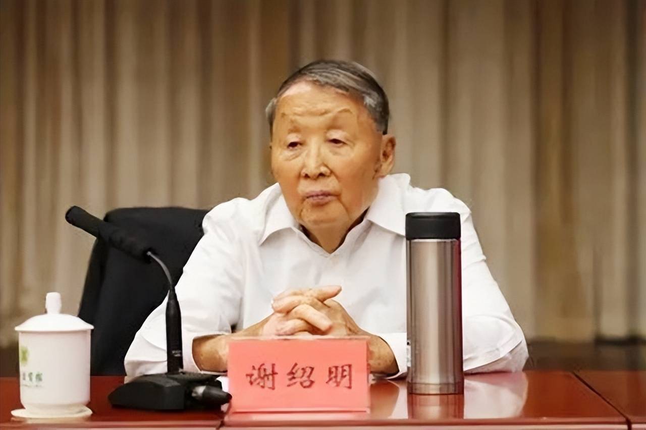 谢子长:牺牲时仅38岁,儿子官至正部,侄孙女曾任汉中市副市长_陕北