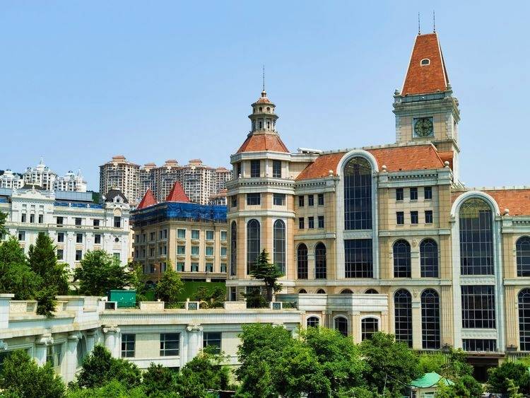 大连小平岛广场的欧式建筑