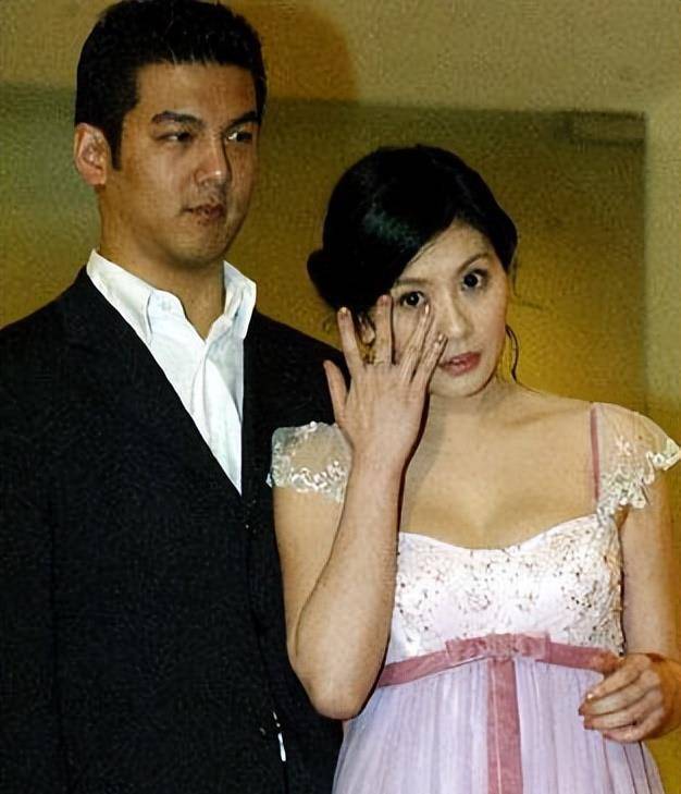 先遭贾静雯发暧昧短信,后被妻子孙莉当众指控_刘若英_感情_伊能静