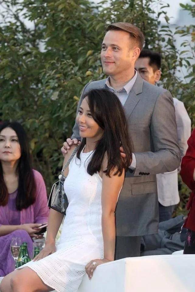 马雅舒和二婚老公秀恩爱,从一个细节就能看出来,他比吴奇隆合格_演艺