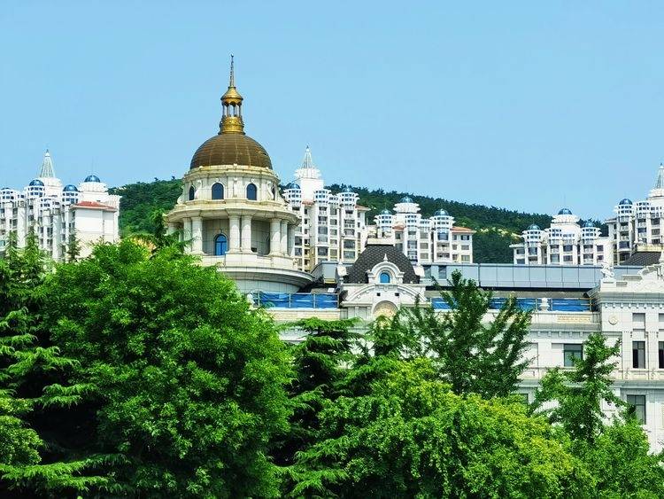 大连小平岛广场的欧式建筑