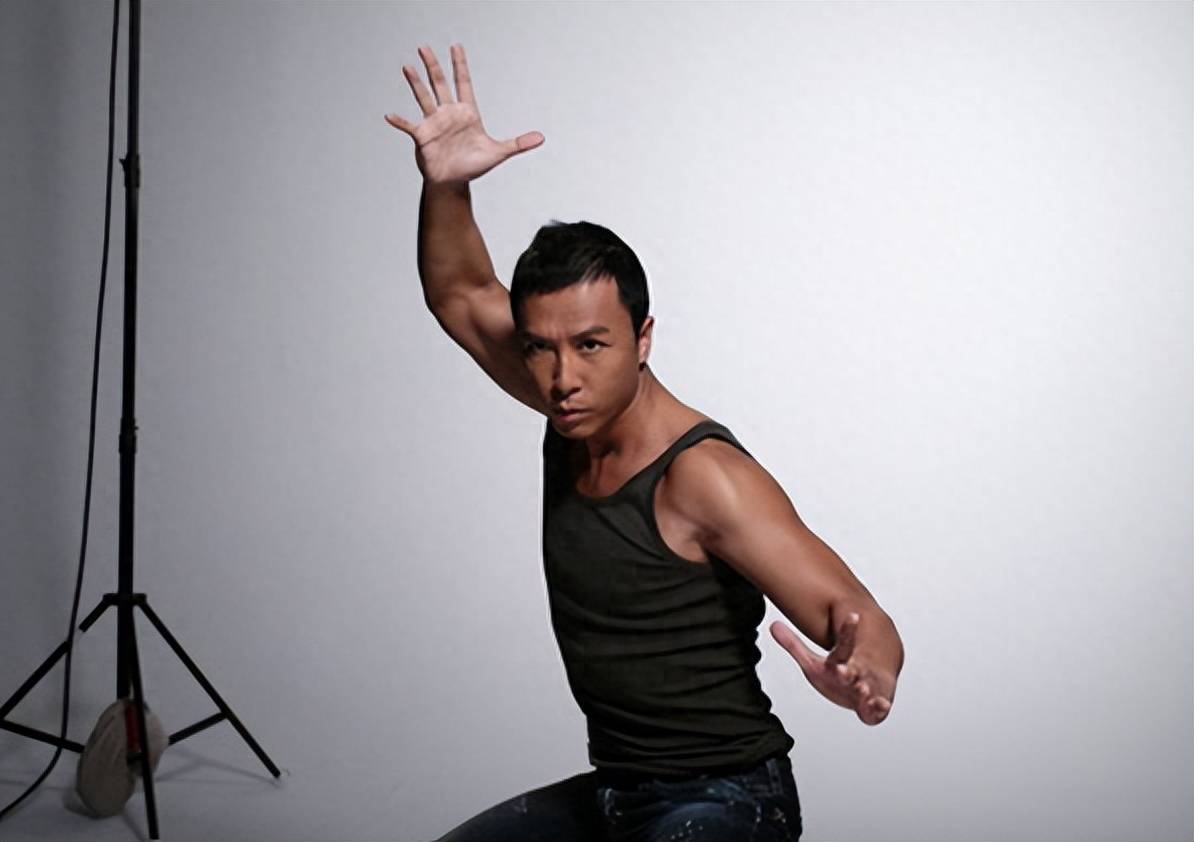 甄子丹回应排场大,没要求过这样大的安排,向受到影响的朋友道歉_争议