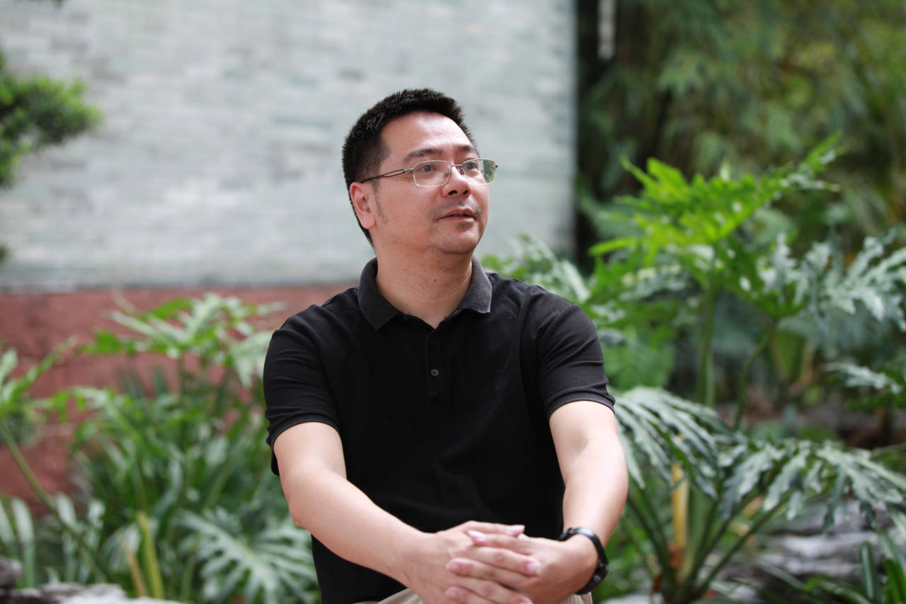 张志峰1979年生于广东东莞,2003年毕业于广州美术学院中国画系,获学士