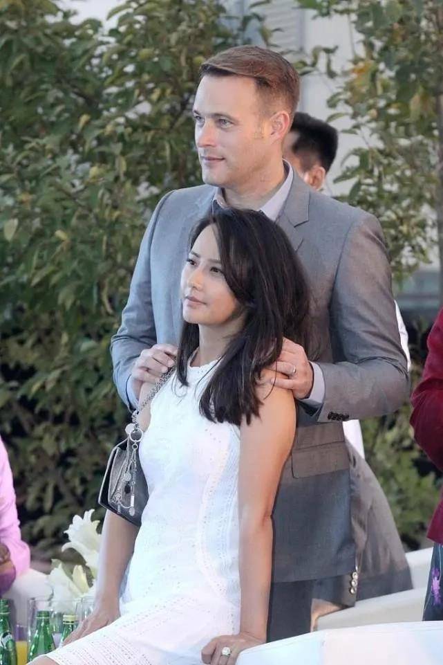 马雅舒和二婚老公秀恩爱,从一个细节就能看出来,他比吴奇隆合格_演艺